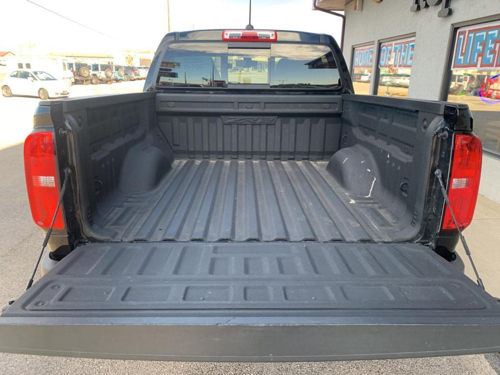 2019 BLACK /Jet Black Chevrolet Colorado 4WD ZR2 (1GCGTEEN8K1) with an V6, 3.6L engine, 8-speed automatic transmission, located at 222 N Cambell St., Rapid City, SD, 57701, (866) 420-2727, 44.081833, -103.191032 - Photo #6