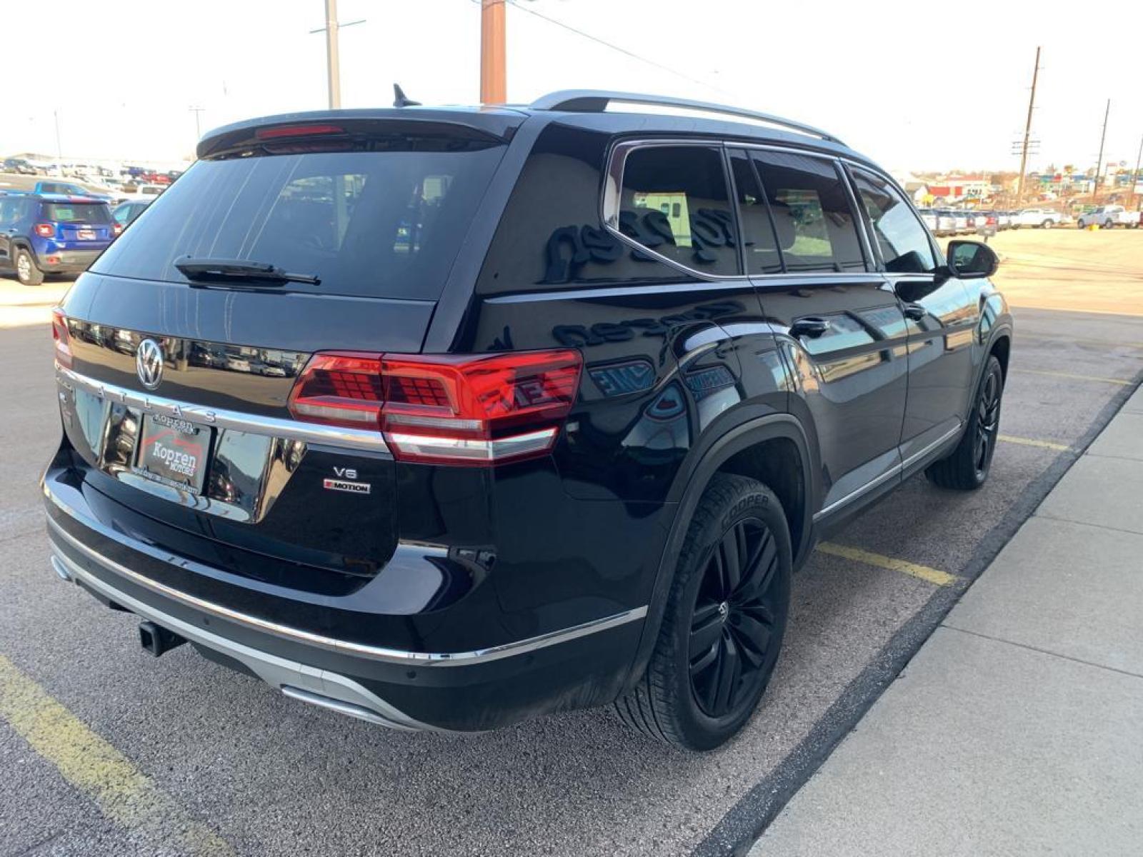 2019 Deep Black Pearl /Shetland Beige Volkswagen Atlas 3.6L V6 SEL Premium (1V2NR2CAXKC) with an V6, 3.6L engine, 8-speed automatic transmission, located at 222 N Cambell St., Rapid City, SD, 57701, (866) 420-2727, 44.081833, -103.191032 - <b>Equipment</b><br>Protect this 2019 Volkswagen Atlas from unwanted accidents with a cutting edge backup camera system. This model has auto-adjust speed for safe following. This Volkswagen Atlas offers Apple CarPlay for seamless connectivity. Good News! This certified CARFAX 1-owner vehicle has on - Photo #4
