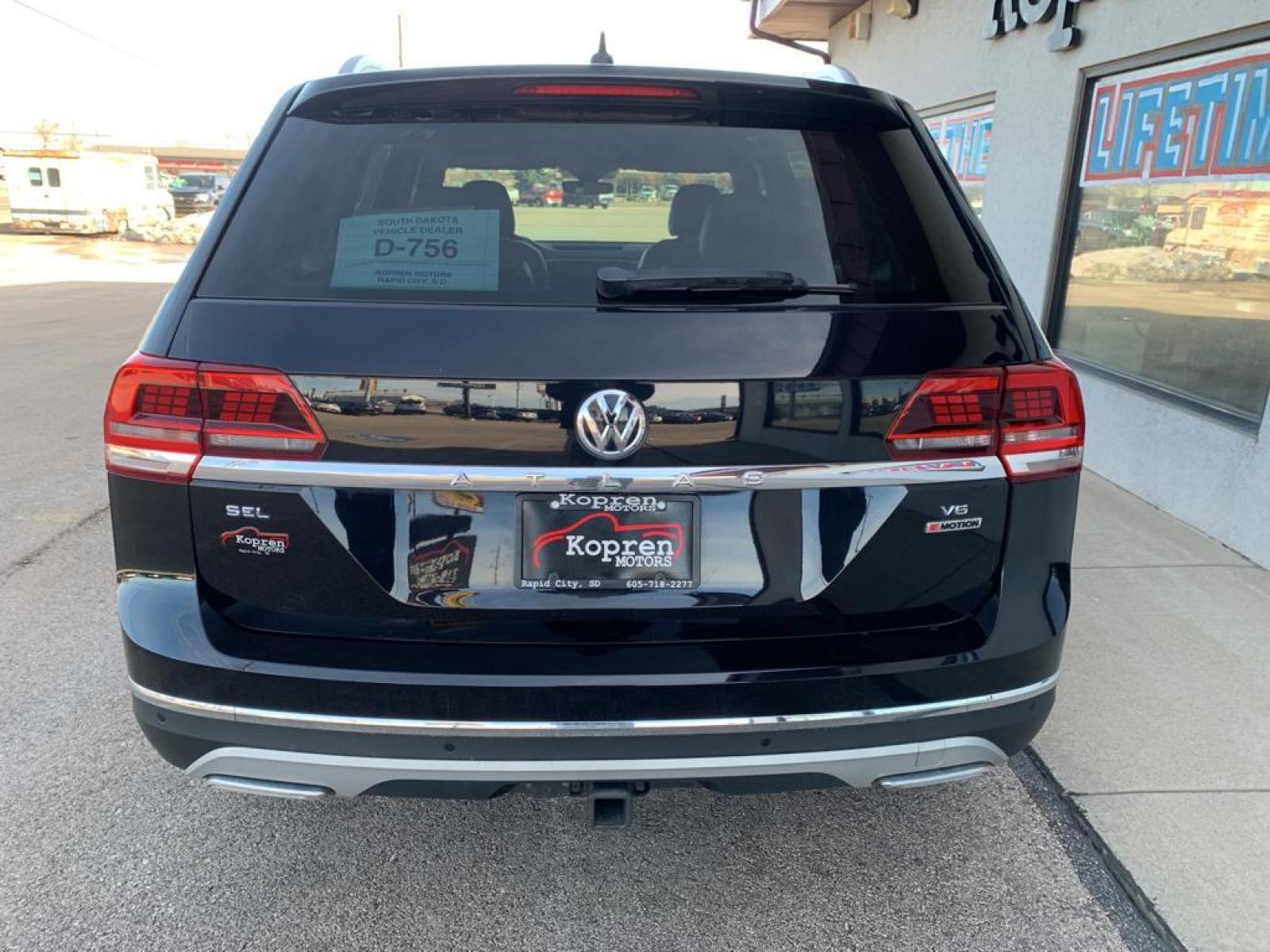2019 Deep Black Pearl /Shetland Beige Volkswagen Atlas 3.6L V6 SEL Premium (1V2NR2CAXKC) with an V6, 3.6L engine, 8-speed automatic transmission, located at 222 N Cambell St., Rapid City, SD, 57701, (866) 420-2727, 44.081833, -103.191032 - <b>Equipment</b><br>Protect this 2019 Volkswagen Atlas from unwanted accidents with a cutting edge backup camera system. This model has auto-adjust speed for safe following. This Volkswagen Atlas offers Apple CarPlay for seamless connectivity. Good News! This certified CARFAX 1-owner vehicle has on - Photo #5