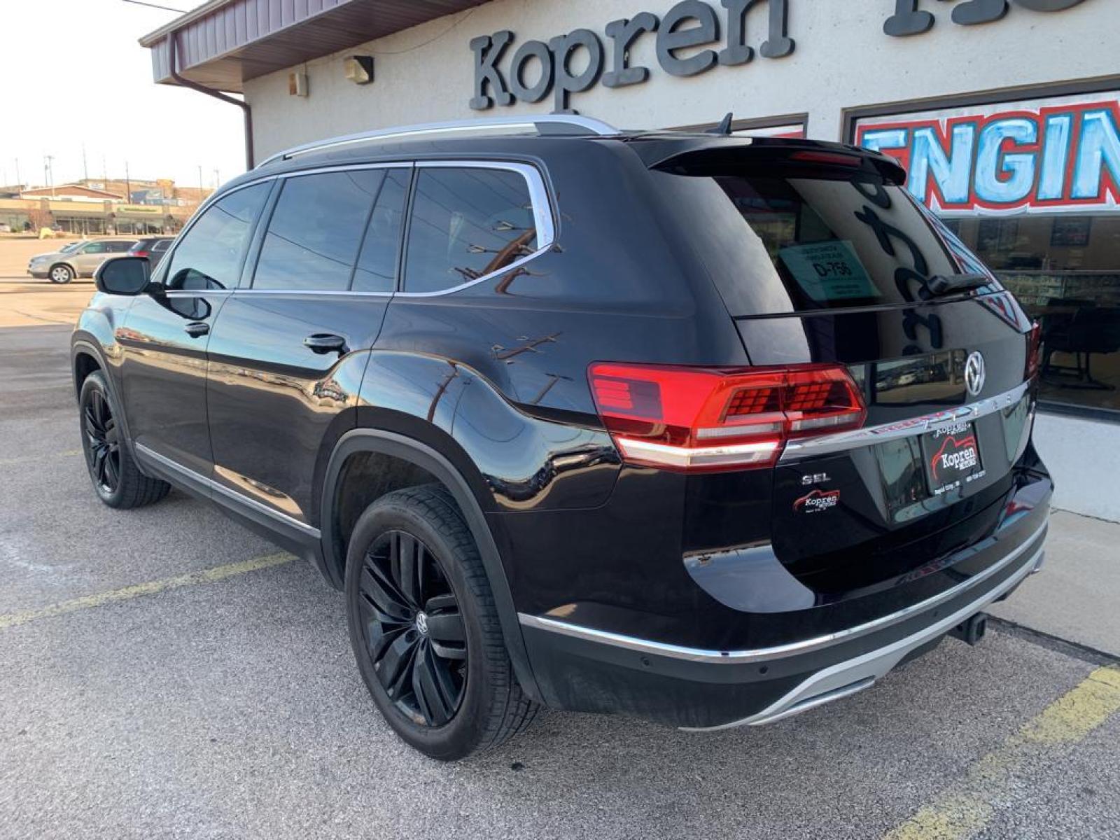 2019 Deep Black Pearl /Shetland Beige Volkswagen Atlas 3.6L V6 SEL Premium (1V2NR2CAXKC) with an V6, 3.6L engine, 8-speed automatic transmission, located at 222 N Cambell St., Rapid City, SD, 57701, (866) 420-2727, 44.081833, -103.191032 - <b>Equipment</b><br>Protect this 2019 Volkswagen Atlas from unwanted accidents with a cutting edge backup camera system. This model has auto-adjust speed for safe following. This Volkswagen Atlas offers Apple CarPlay for seamless connectivity. Good News! This certified CARFAX 1-owner vehicle has on - Photo #6